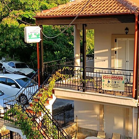 Πανδοχείο Λίμνης Πλαστήρα Hotell Kastanéa Exteriör bild