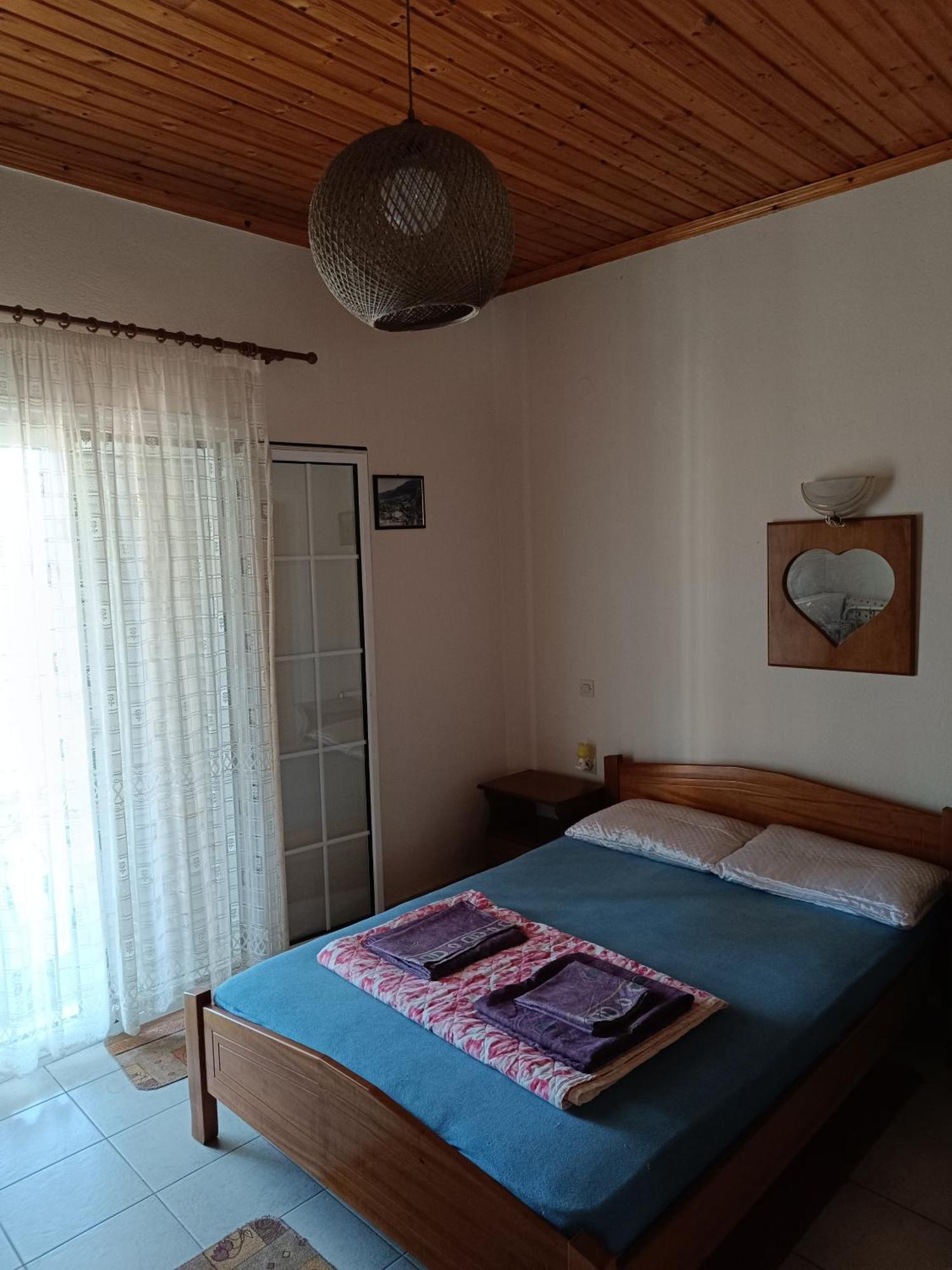 Πανδοχείο Λίμνης Πλαστήρα Hotell Kastanéa Exteriör bild